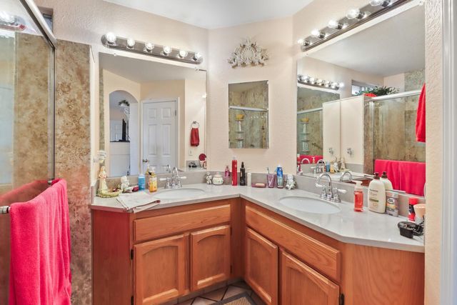 10115 Hampton Oak Dr, Elk Grove, CA 95624