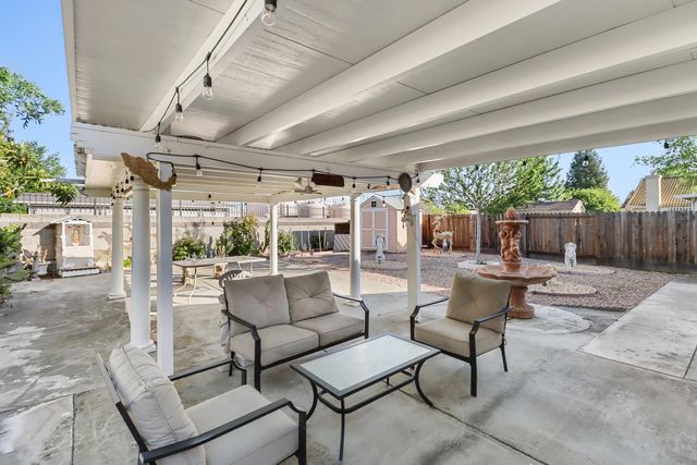 10115 Hampton Oak Dr, Elk Grove, CA 95624