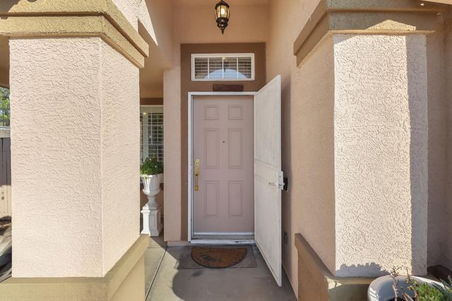 10115 Hampton Oak Dr, Elk Grove, CA 95624