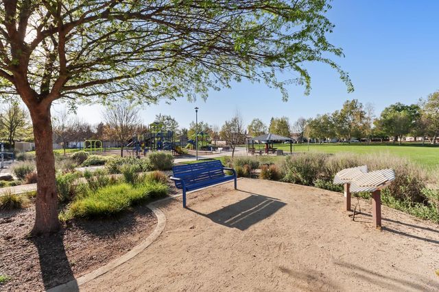 10115 Hampton Oak Dr, Elk Grove, CA 95624