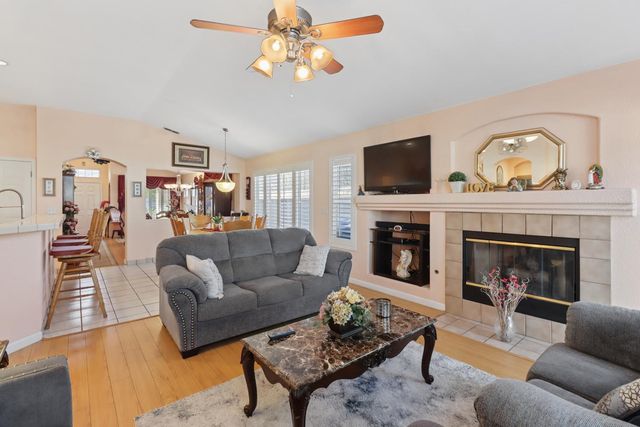 10115 Hampton Oak Dr, Elk Grove, CA 95624