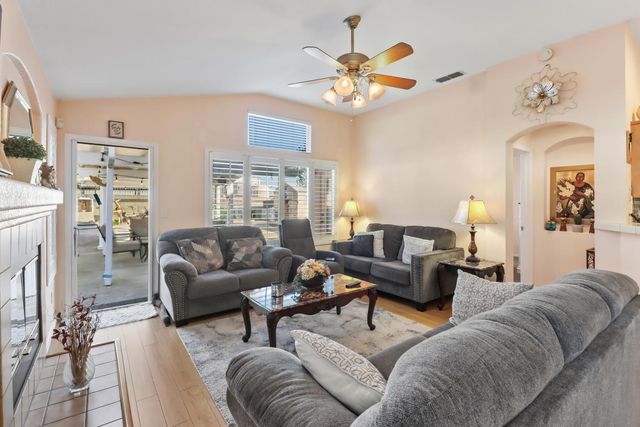 10115 Hampton Oak Dr, Elk Grove, CA 95624