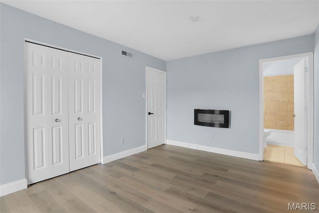 4278 Chateau De Ville D, St Louis, MO 63129