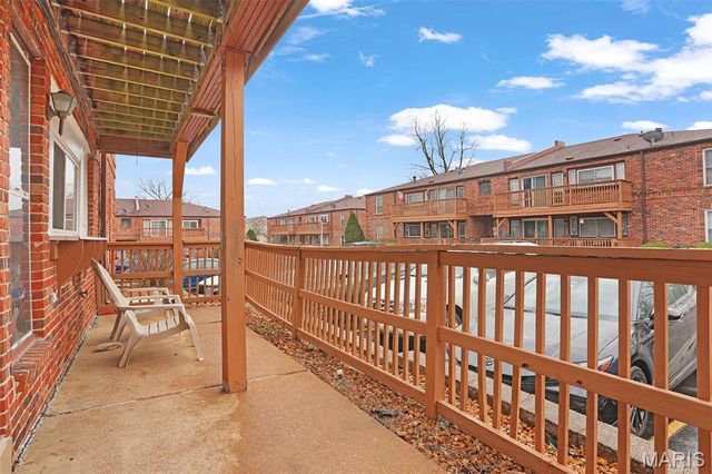 4278 Chateau De Ville D, St Louis, MO 63129