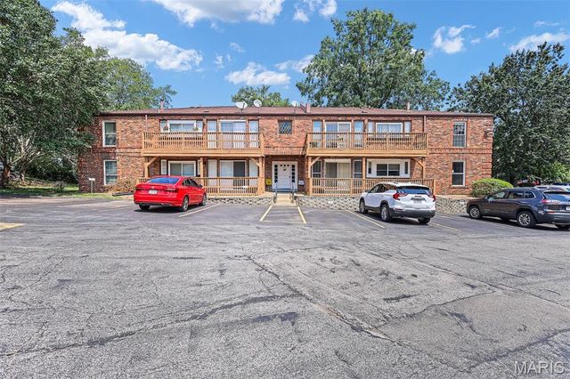 4278 Chateau De Ville D, St Louis, MO 63129