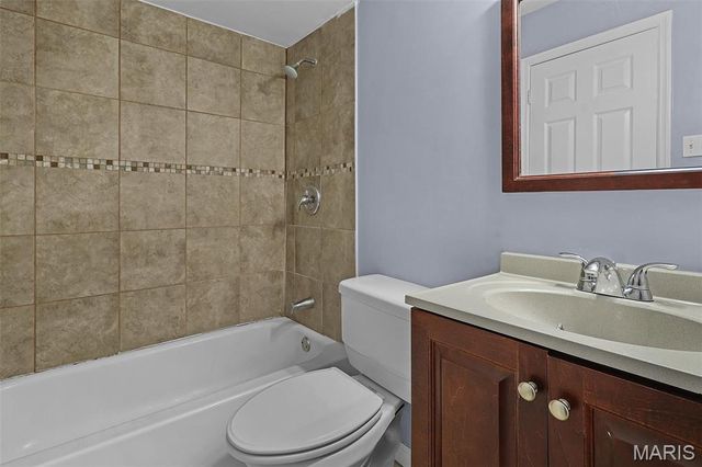 4278 Chateau De Ville D, St Louis, MO 63129