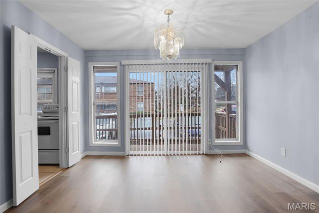 4278 Chateau De Ville D, St Louis, MO 63129