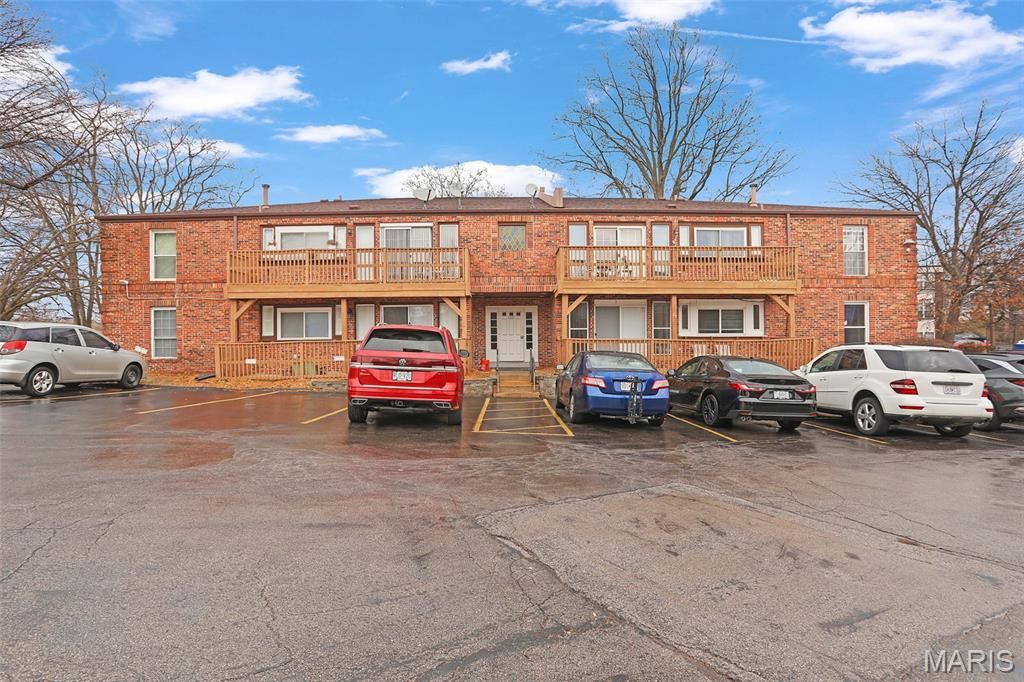 4278 Chateau De Ville D, St Louis, MO 63129