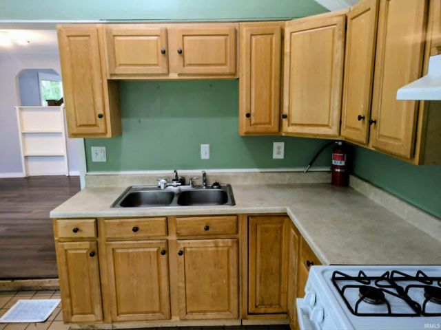 25092 Grover Street, Elkhart, IN 46514