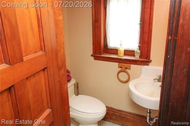 90 Edison Street, Detroit, MI 48202