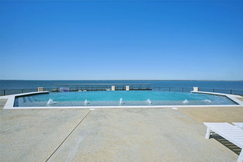 500 Shores Drive, Honey Grove, TX 75446