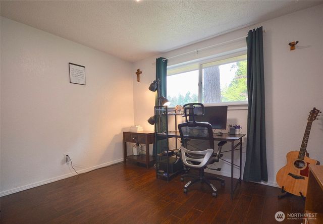 6909 33rd Avenue SW, Lacey, WA 98503