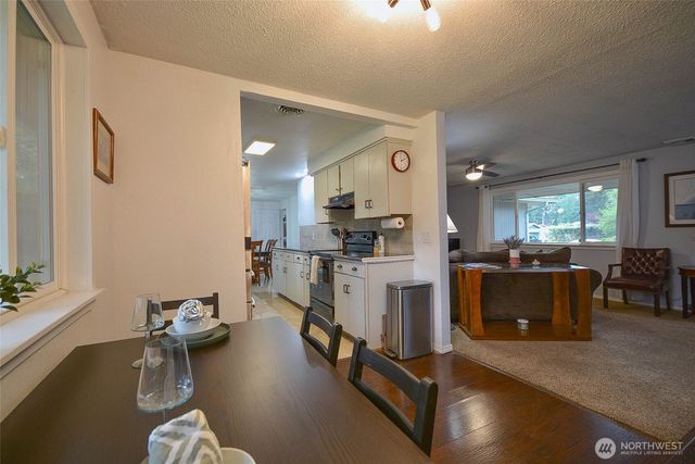 6909 33rd Avenue SW, Lacey, WA 98503