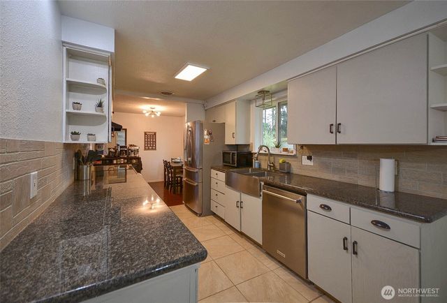 6909 33rd Avenue SW, Lacey, WA 98503