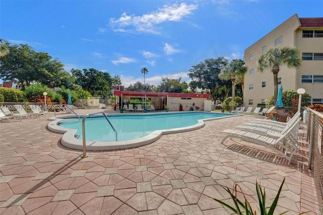 1030 Country Club Dr 405, Margate, FL 33063