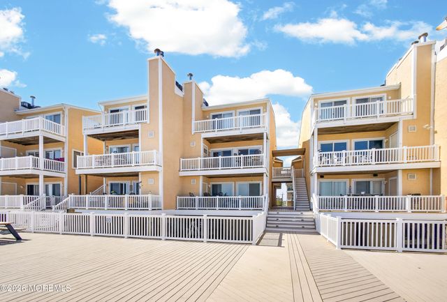 401 Bay Shore Drive 17B, Barnegat, NJ 08005