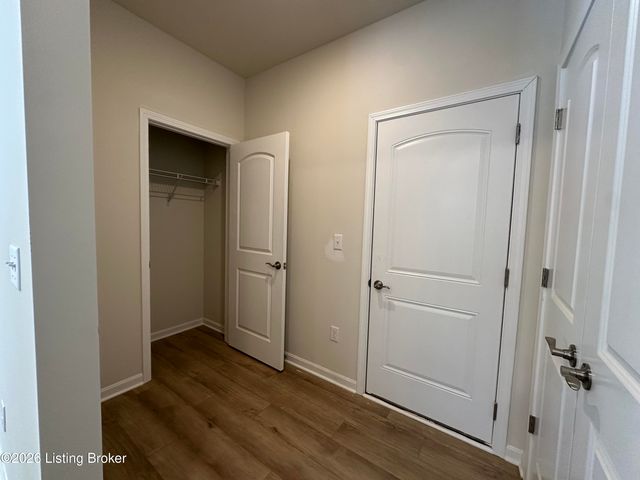 8300 Fairmount Rd, Louisville, KY 40291