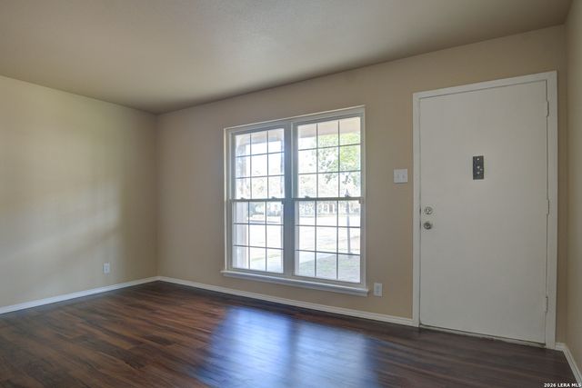 8702 Village Dr Apt 814, San Antonio, TX 78217