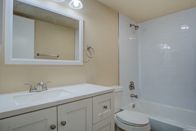 8702 Village Dr Apt 814, San Antonio, TX 78217