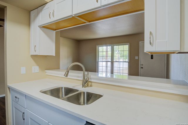 8702 Village Dr Apt 814, San Antonio, TX 78217