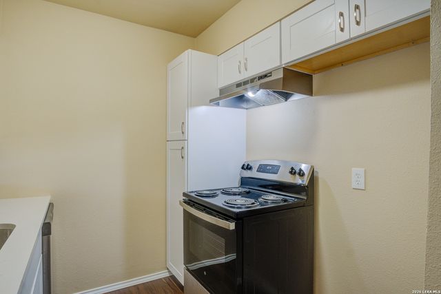 8702 Village Dr Apt 814, San Antonio, TX 78217