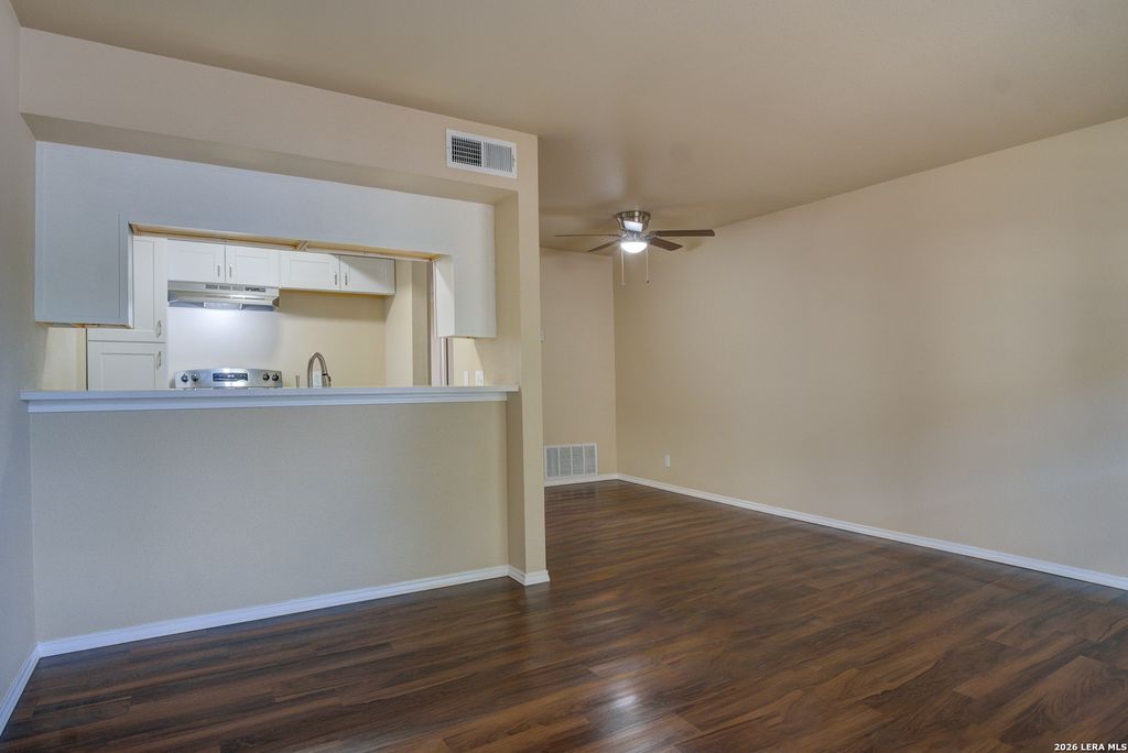 8702 Village Dr Apt 814, San Antonio, TX 78217