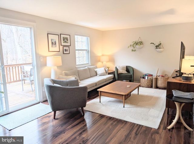 8939 PARK FOREST DR, Springfield, VA 22152