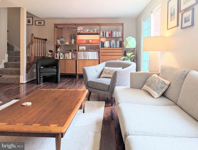 8939 PARK FOREST DR, Springfield, VA 22152