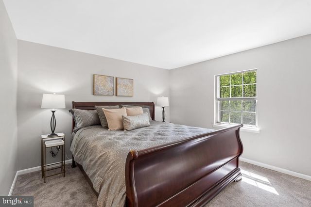 8939 PARK FOREST DR, Springfield, VA 22152