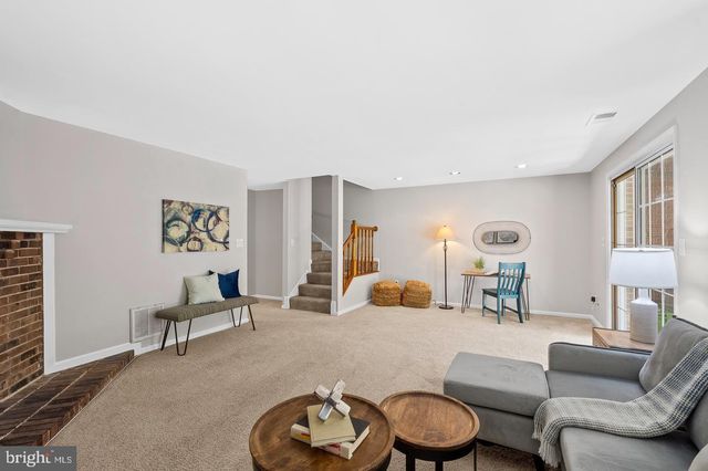 8939 PARK FOREST DR, Springfield, VA 22152