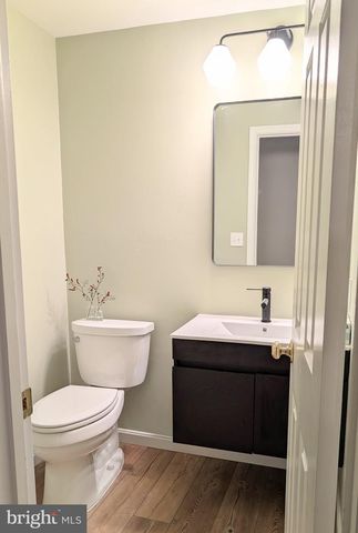 8939 PARK FOREST DR, Springfield, VA 22152