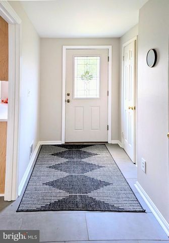 8939 PARK FOREST DR, Springfield, VA 22152