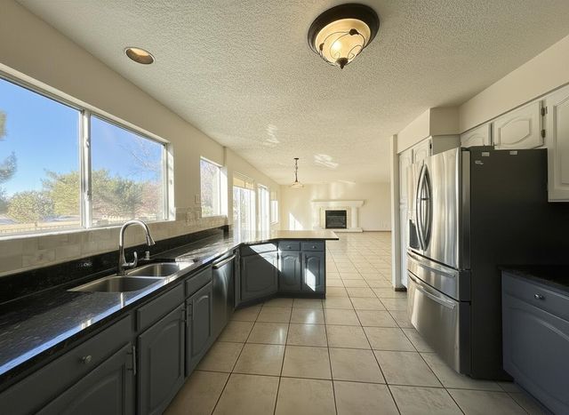 8212 Eagle Rock Avenue NE, Albuquerque, NM 87122