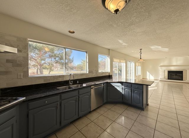 8212 Eagle Rock Avenue NE, Albuquerque, NM 87122