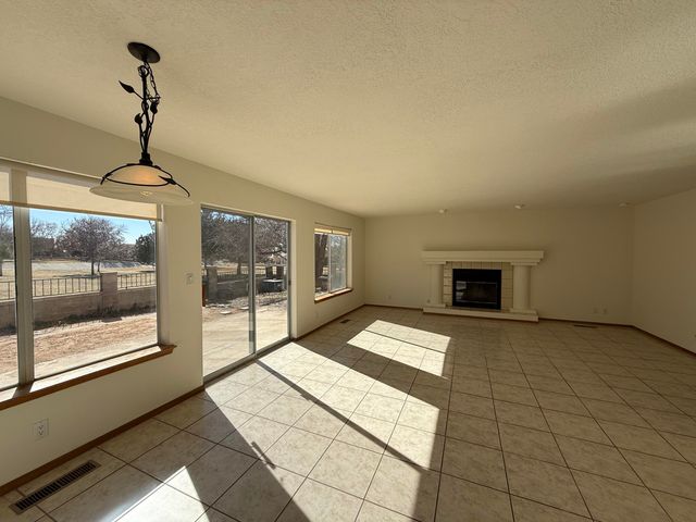 8212 Eagle Rock Avenue NE, Albuquerque, NM 87122