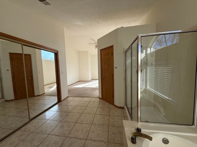 8212 Eagle Rock Avenue NE, Albuquerque, NM 87122