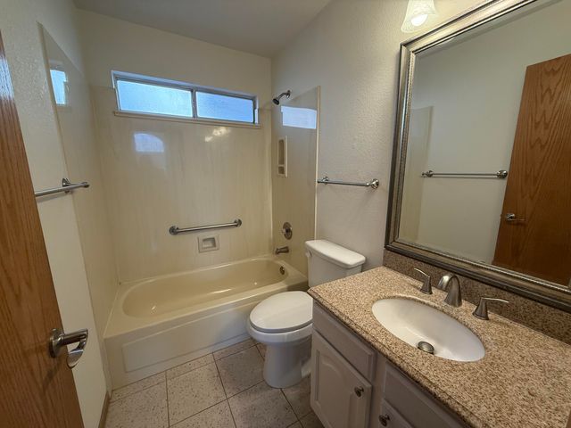 8212 Eagle Rock Avenue NE, Albuquerque, NM 87122