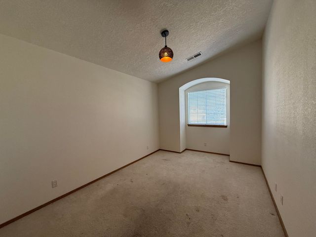 8212 Eagle Rock Avenue NE, Albuquerque, NM 87122