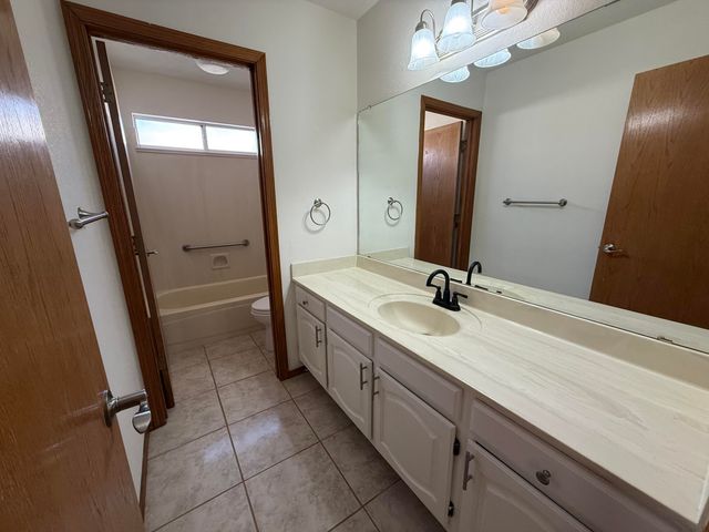 8212 Eagle Rock Avenue NE, Albuquerque, NM 87122