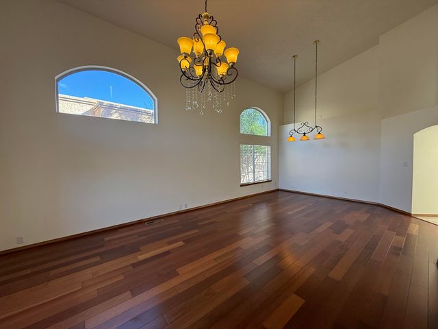 8212 Eagle Rock Avenue NE, Albuquerque, NM 87122