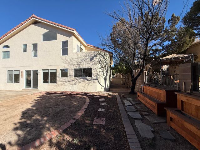 8212 Eagle Rock Avenue NE, Albuquerque, NM 87122