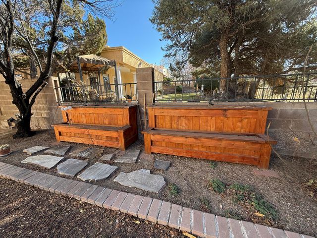 8212 Eagle Rock Avenue NE, Albuquerque, NM 87122