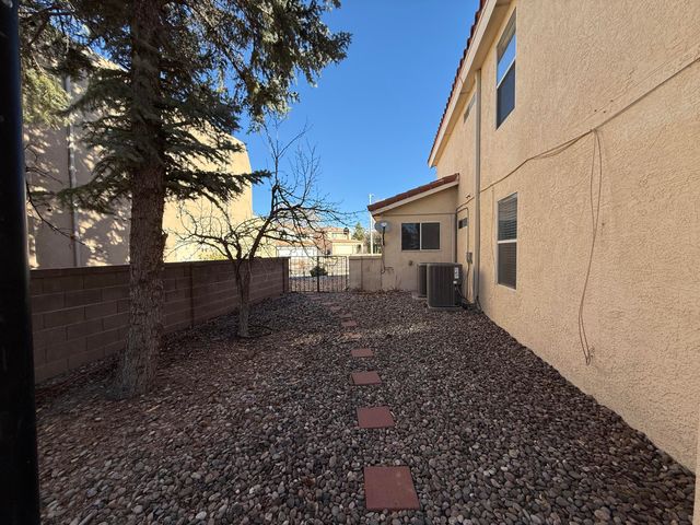 8212 Eagle Rock Avenue NE, Albuquerque, NM 87122