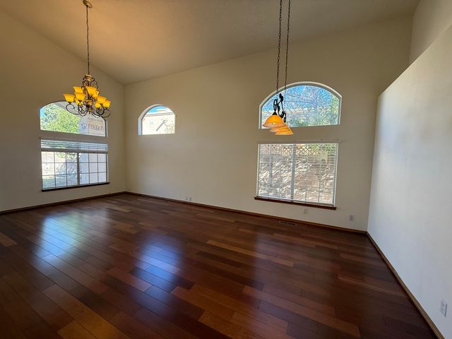 8212 Eagle Rock Avenue NE, Albuquerque, NM 87122