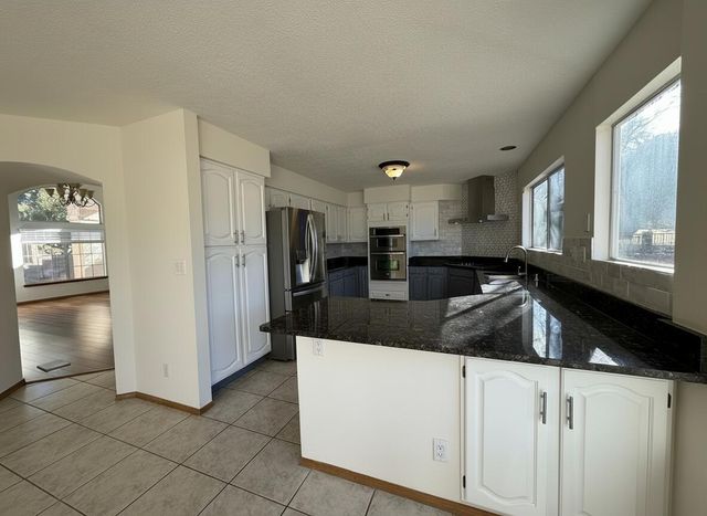 8212 Eagle Rock Avenue NE, Albuquerque, NM 87122