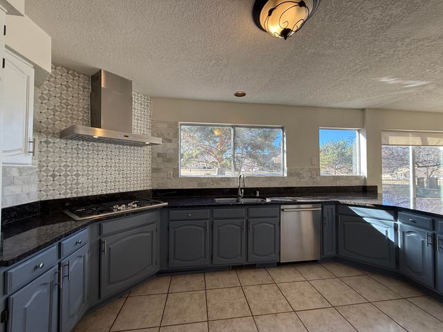 8212 Eagle Rock Avenue NE, Albuquerque, NM 87122