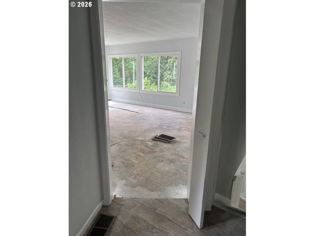 32720 Se HURLBURT Rd, Corbett, OR 97019