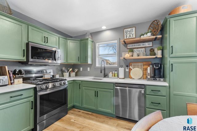 200 Perry Ln, Harrisburg, SD 57032