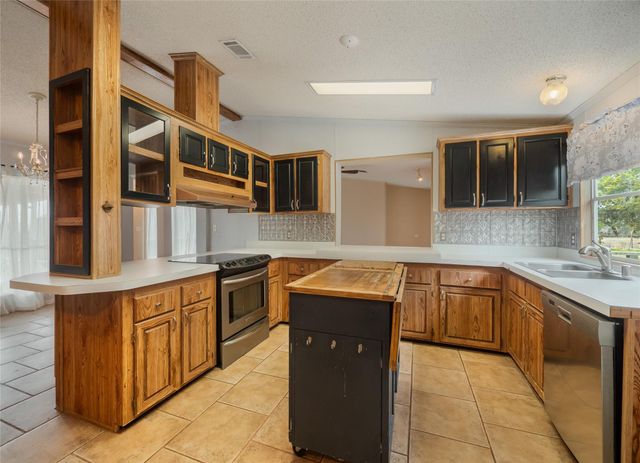 635 Ramms DR, Florence, TX 76527