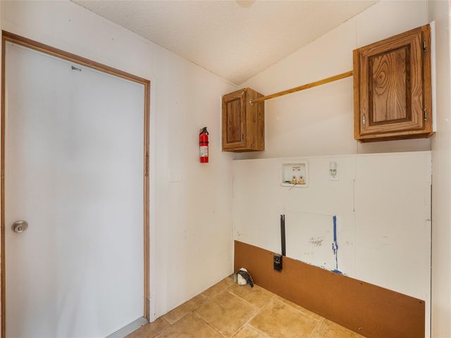 635 Ramms DR, Florence, TX 76527